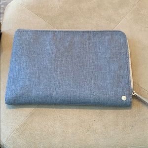 Athleta pouch purse